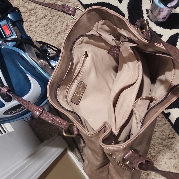 Extra large handbag. - Picture 3 of 5